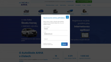 Autoškola AHHA: Redesign webu 2014 a 2024 | Formulář na nezávaznou online přihlášku, který se otevře po kliknutí na zelené tlačítko v horní navigaci